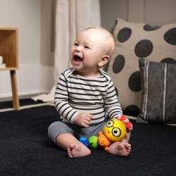 Jouet sensoriel Baby Einstein Cal™ Twist-a-Pal, avec musique et perles coulissantes, dès 6 mois